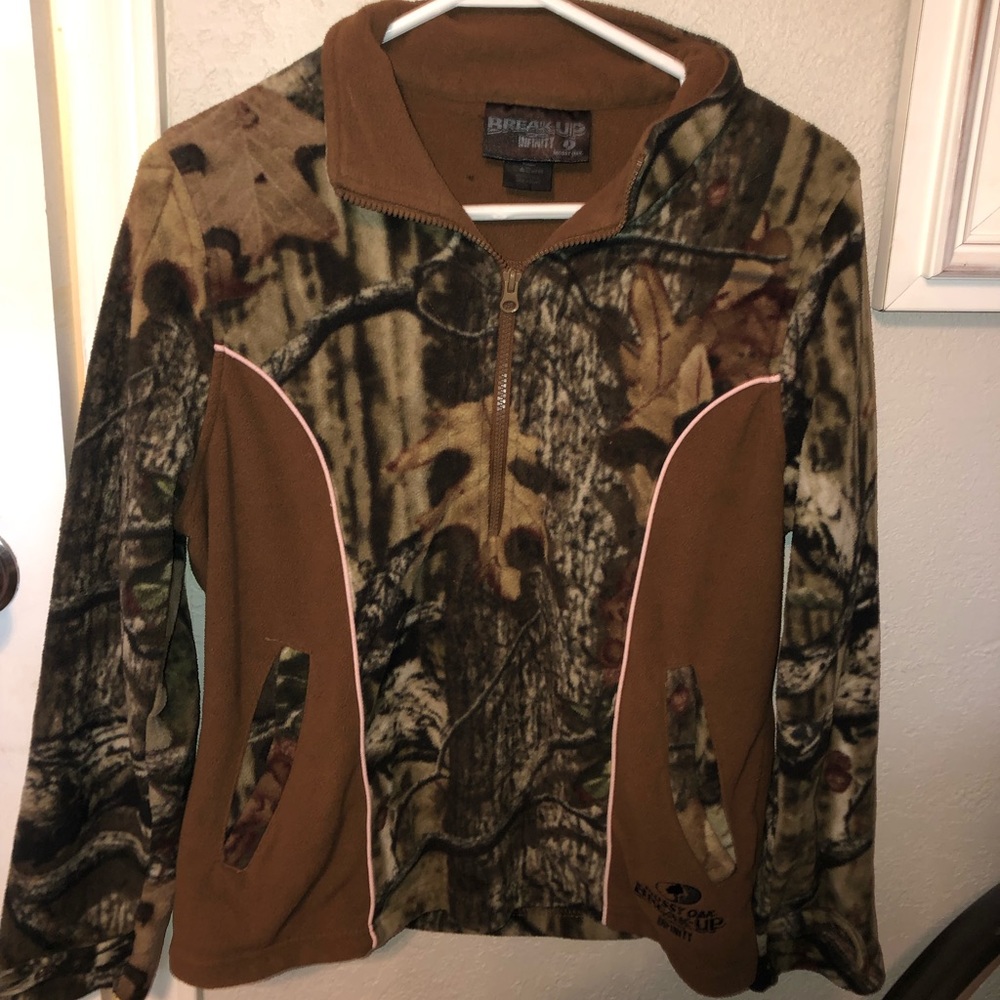Women’s mossy oak jacket with pink strips